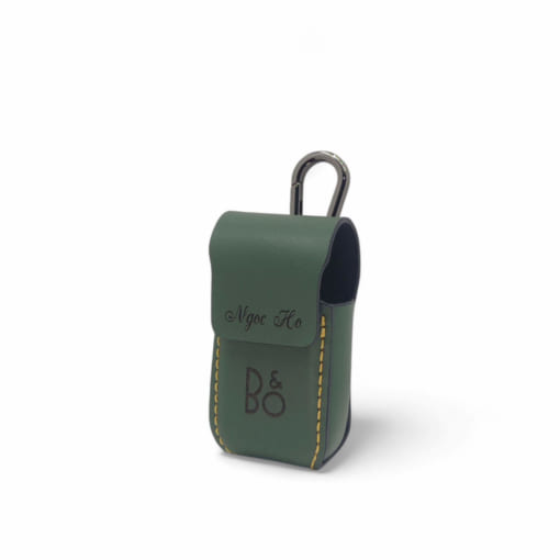 Ốp da B&O Beoplay Eq được làm từ da bò, màu xanh