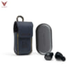 Case da B&O Beoplay EQ được làm từ da bò, màu xanh đen hạt khắc tên