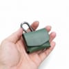 Case da Fiil cc pro 2 được làm từ da bò, màu xanh lục khắc tên