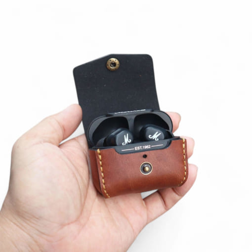 Bao da Marshall Motif A.N.C được làm từ da bò, nâu pullup khắc tên