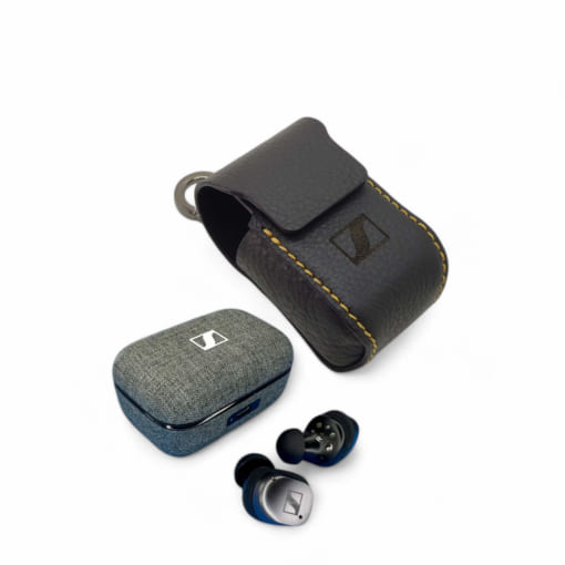 Bao da Sennheiser Momentum True Wireless 3 được làm từ da bò, màu xám đậm hạt
