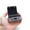 Bao da Sennheiser Momentum True Wireless 4 được làm từ da bò, màu xám mịn