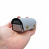 Case da Sennheiser Momentum True Wireless 4 được làm từ da bò, màu xám mịn