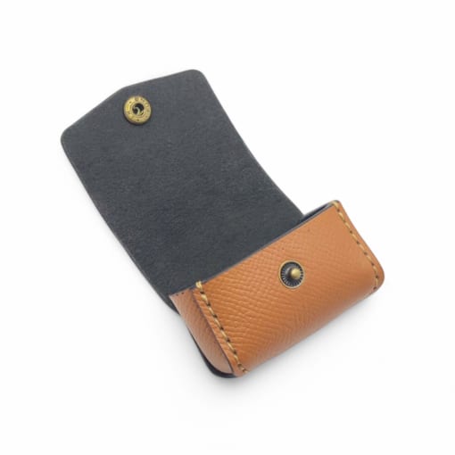 Case da Sony Linkbuds S được làm từ da bò, màu nâu hạt khắc tên