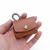 Case da Sony Linkbuds S được làm từ da bò, màu nâu hạt khắc tên