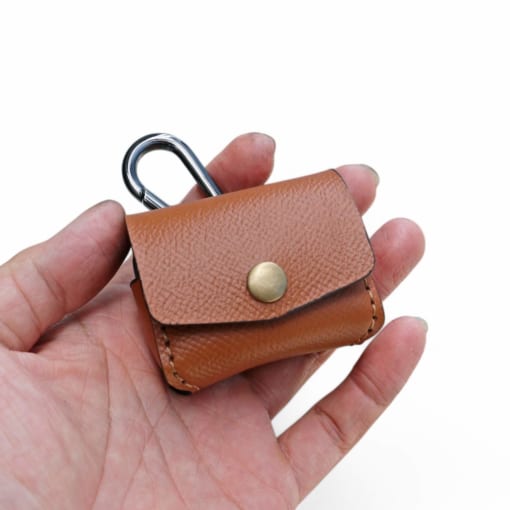 Case da Sony Linkbuds S được làm từ da bò, màu nâu hạt khắc tên