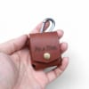Bao da Fiil cc nano được làm từ da bò, màu nâu pullup khắc tên