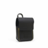 Case da B&O Beoplay Eleven được làm từ da bò, màu đen hạt khắc tên