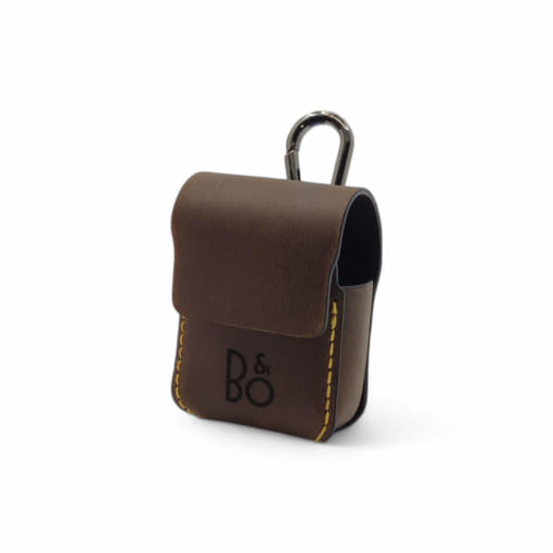 Case da B&O Beoplay Eleven - EX được làm từ da bò, màu sáp nâu khắc tên