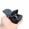 Hộp đựng Sennheiser Momentum True Wireless 2 được làm từ da bò