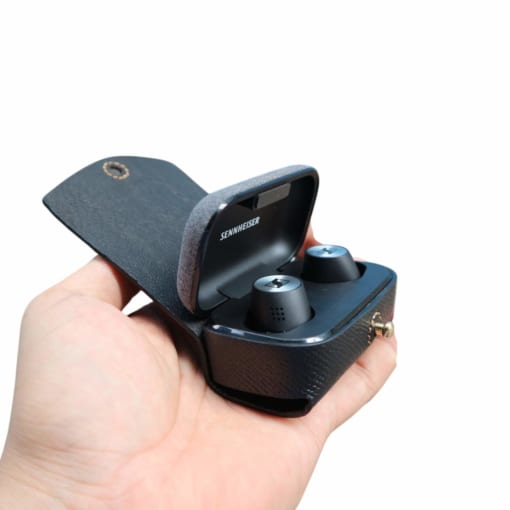 Hộp đựng Sennheiser Momentum True Wireless 2 được làm từ da bò