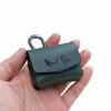 Ốp da Sony Linkbuds S được làm từ da bò, màu xanh khắc tên