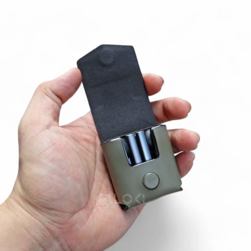 Case da tai nghe Fiil CC Nano được làm từ da bò, màu xanh xám