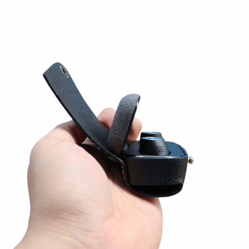 Hộp đựng Sennheiser Momentum True Wireless 2 được làm từ da bò