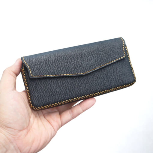 Bao da đeo thắt lưng Samsung Galaxy Z fold 5 được làm từ da bò màu đen