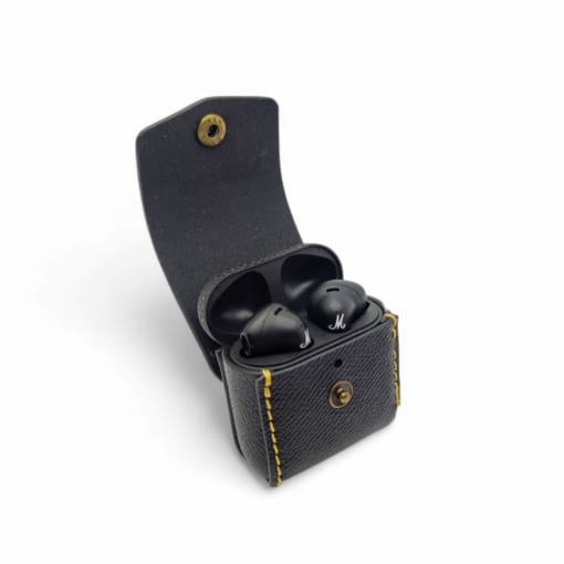 bao da Marshall Minor 4 được làm từ da bò, form ôm khít với tai nghe