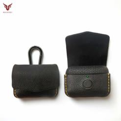 Bao da Marshall Motif II A.N.C được làm từ da bò, màu đen hạt khắc tên