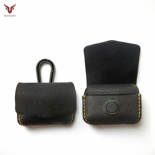 Bao da Marshall Motif II A.N.C được làm từ da bò, màu đen hạt khắc tên