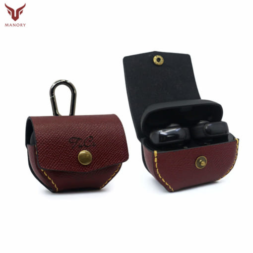 Case da Bose Ultra Open được làm từ da bò màu đỏ hạt
