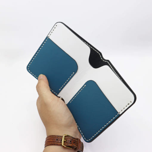 Ví nữ dáng đứng mini được làm từ da bò, khắc tên